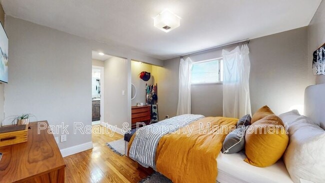 Building Photo - 6025 W 61st Ave