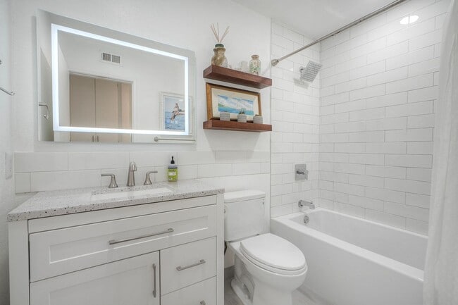 Building Photo - Furnished 2 bedroom in Carlsbad-Close to Beach