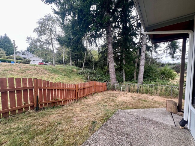 Building Photo - 1130 Hemlock Ct
