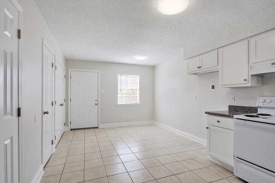 Dining Room - 8895 Richmond Dr