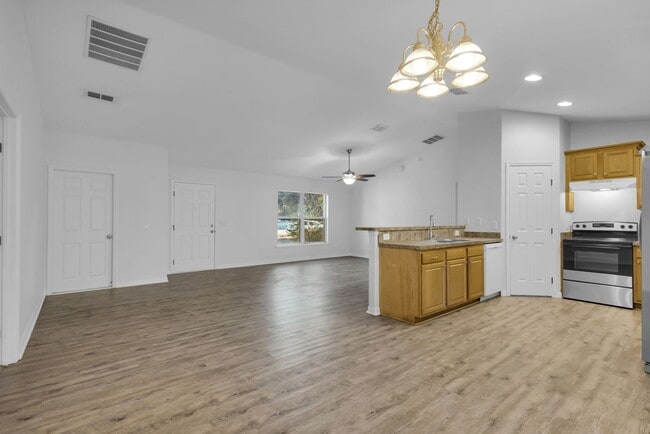 Building Photo - 3/2 Home In Silver Springs Shores