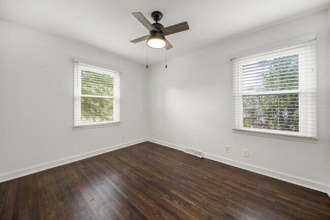 Building Photo - Lovely Three Bed One Bath Ranch Home in Wi...