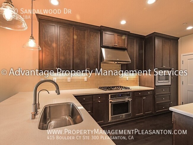 Building Photo - 550 Sandalwood Dr