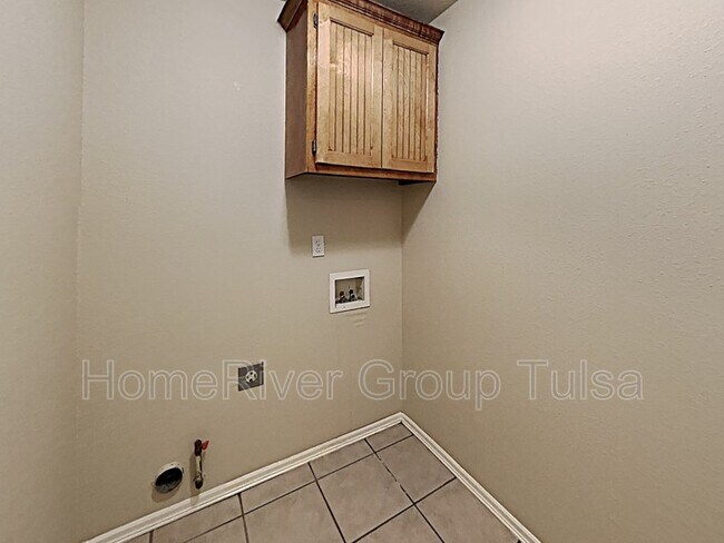 Building Photo - 3710 N Ironwood Pl