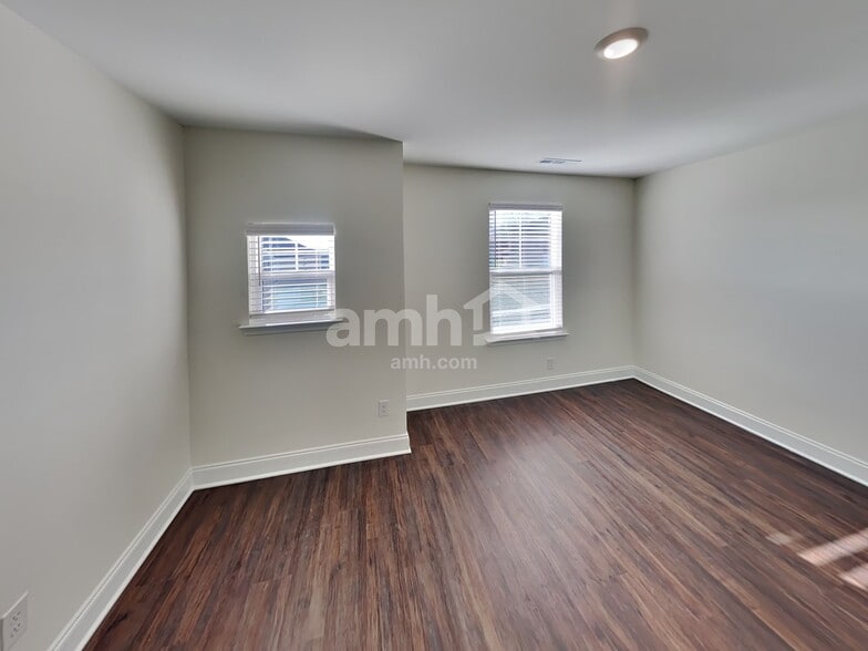 Building Photo - 122 Marin Dr