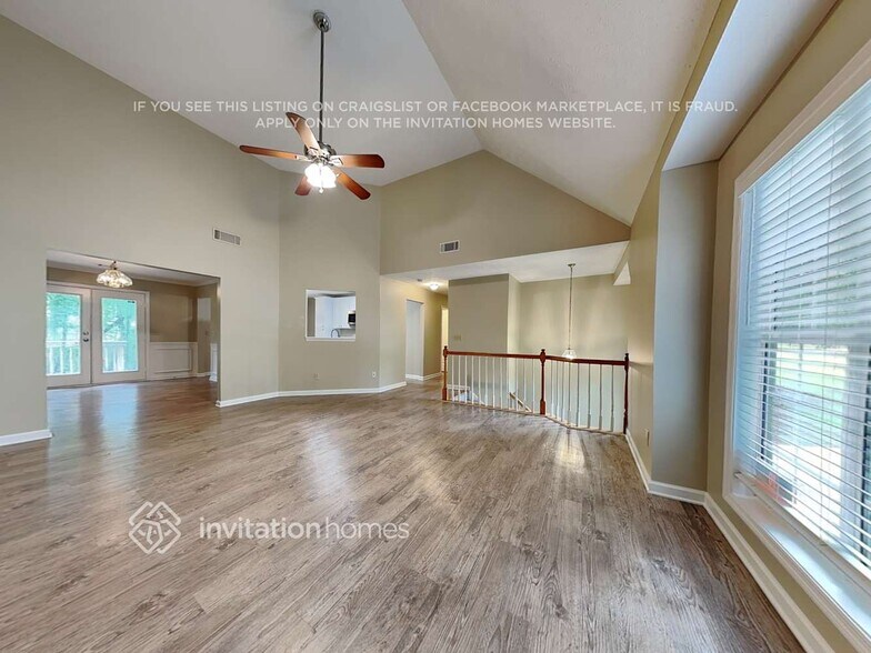Building Photo - 5995 Rolling Oaks Ln
