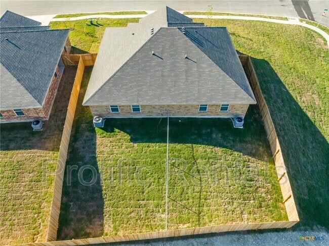Building Photo - 103 Lost Trl