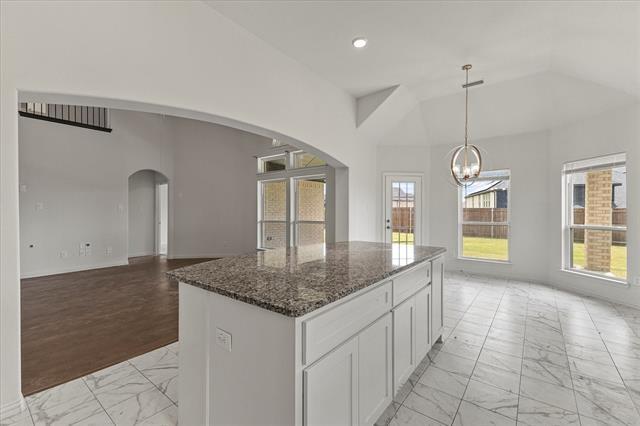 Building Photo - 1600 Lake Grove Dr
