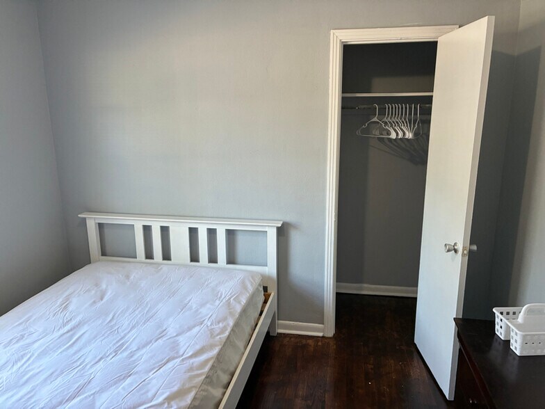 Building Photo - 4584 Park St