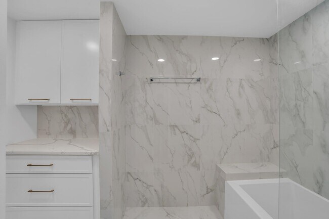 Building Photo - 1055 River Rd