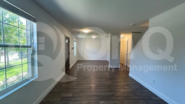 Building Photo - 905 Cedar Creek Dr