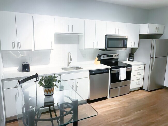 Building Photo - 2301 Ingersoll Ave