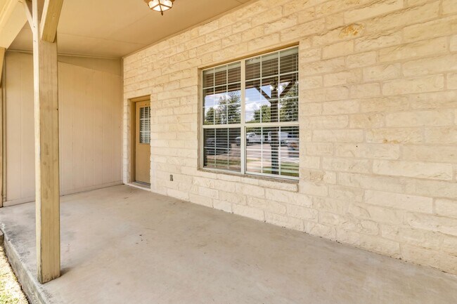 Building Photo - 200 Sandstone Dr