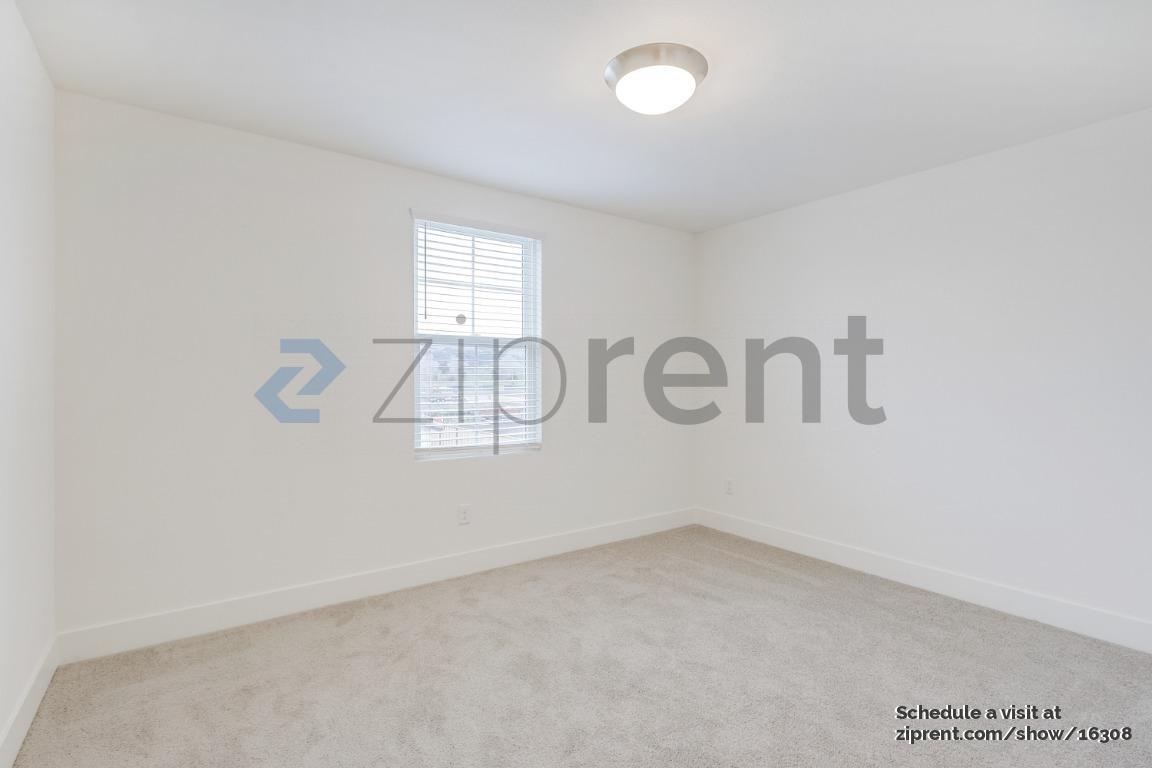 Building Photo - 6100 Oak Leaf Pl