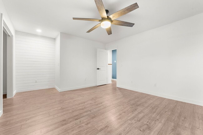 Building Photo - 706 Nora Ln