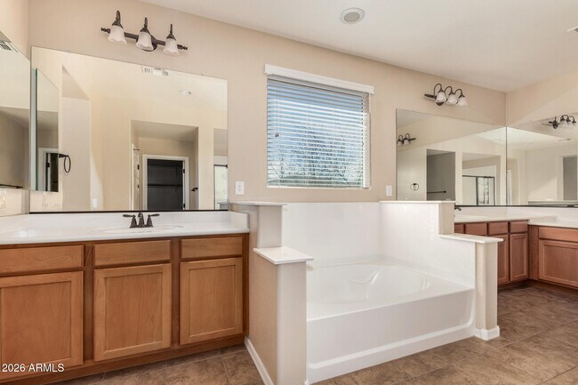 Building Photo - 3751 E Palo Verde St