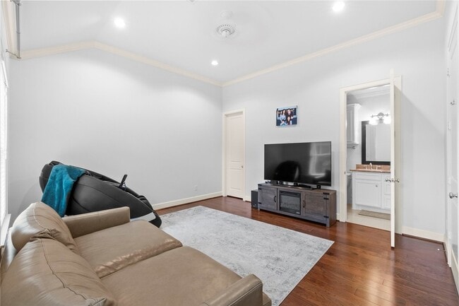 Building Photo - 6404 Community Dr