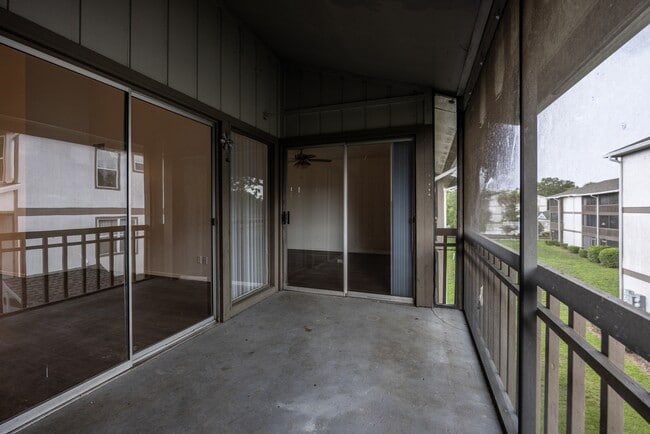 Building Photo - 6519 W Newberry Rd
