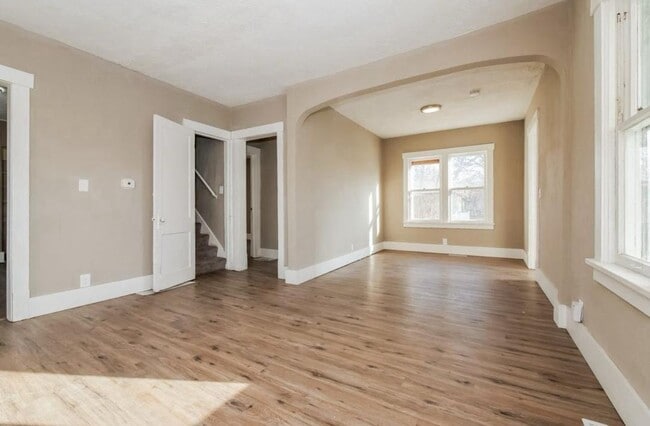 Building Photo - 4244 Laurel Ave
