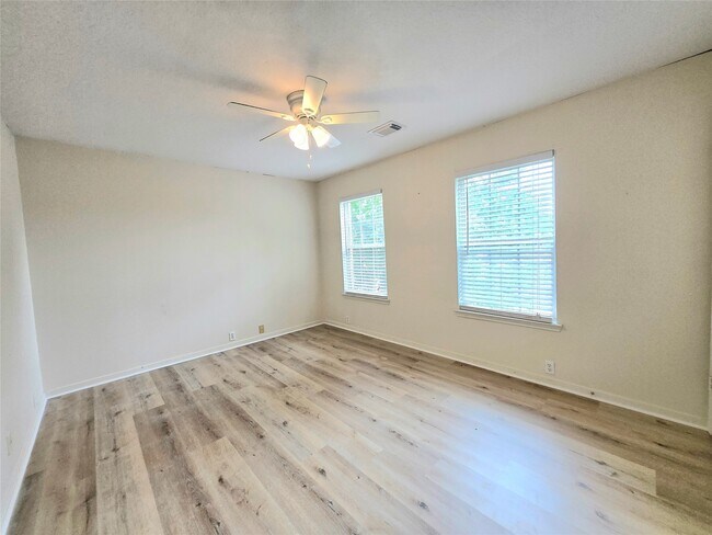 Building Photo - 11918 S Brenton Knoll Dr