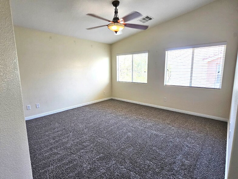 Building Photo - 5547 High Wager Way