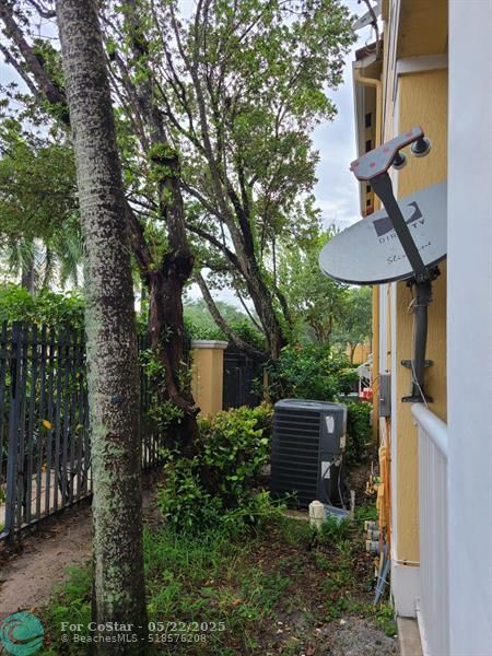 Building Photo - 2659 Carambola Cir N