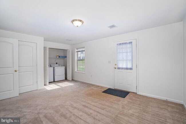 Building Photo - 6383 Creekbend Dr