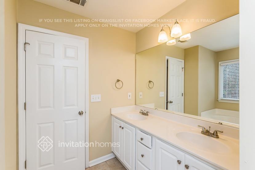 Building Photo - 347 Laurel Glen Crossing