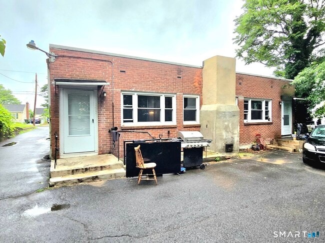 Building Photo - 148 Sisson St