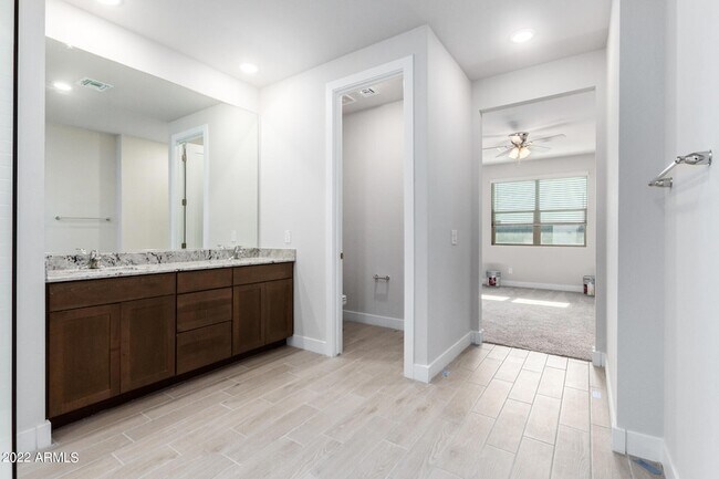 Building Photo - 8526 S 69th Ln