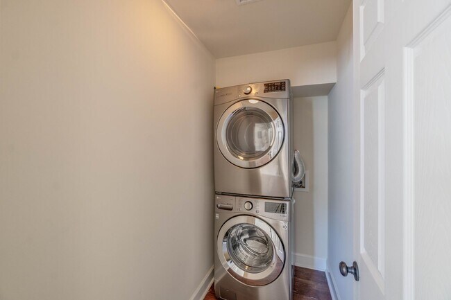 Building Photo - Newly Updated 4/3 in Howell Station w/ Ful...