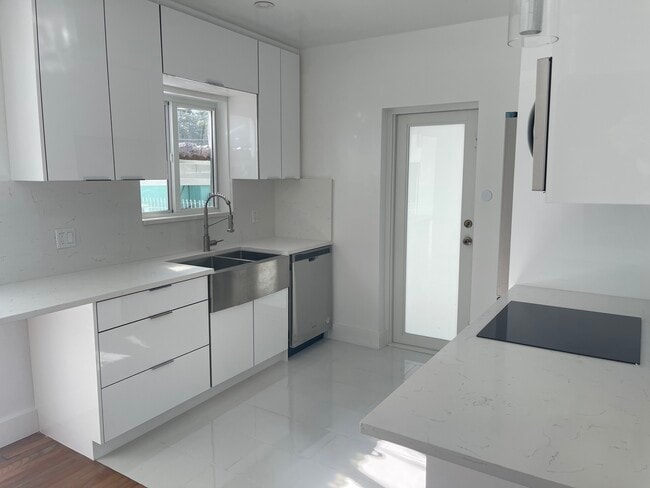 Building Photo - 2000 SW 17th St