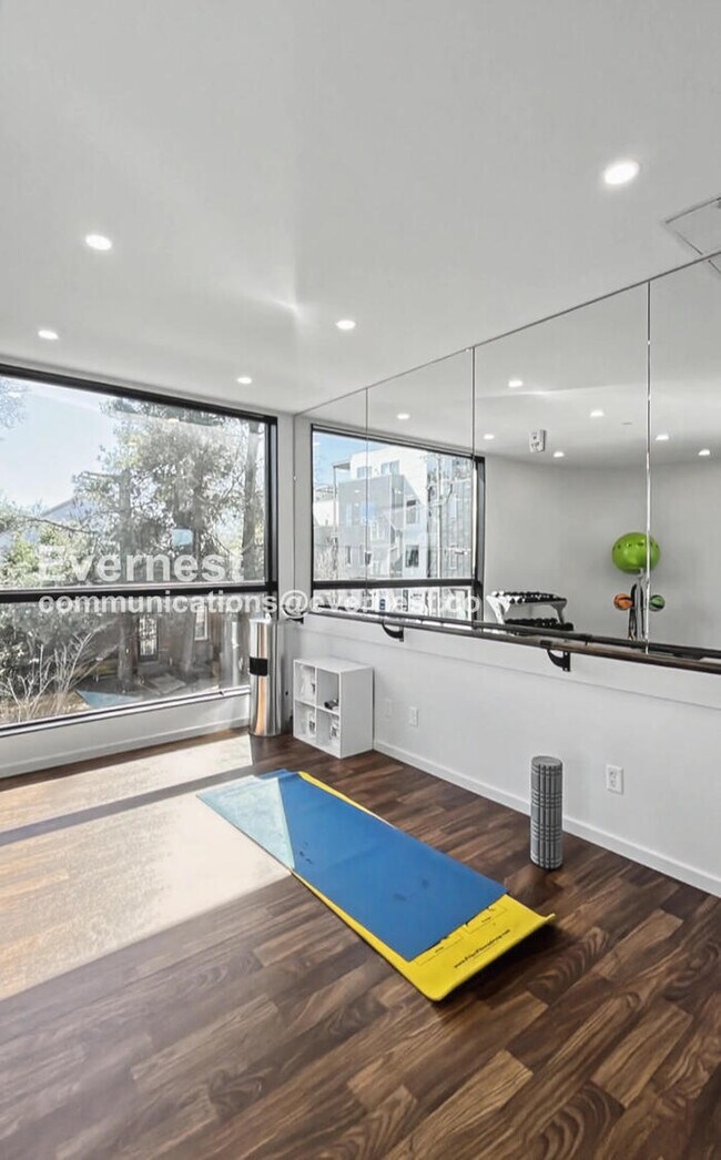 Building Photo - 500 Merritt Ave