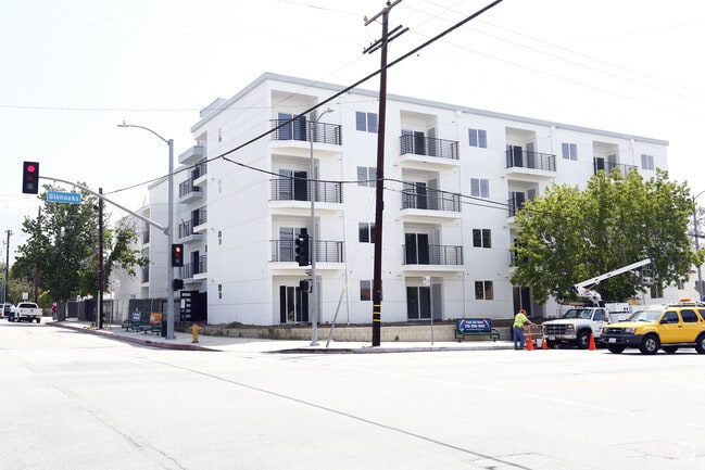 Building Photo - Glenoaks Villas