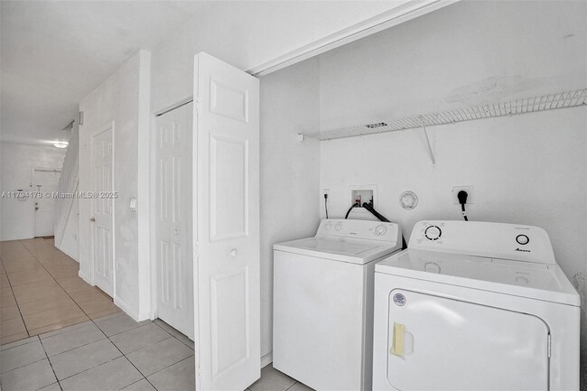 Building Photo - 757 NW 42nd Ave