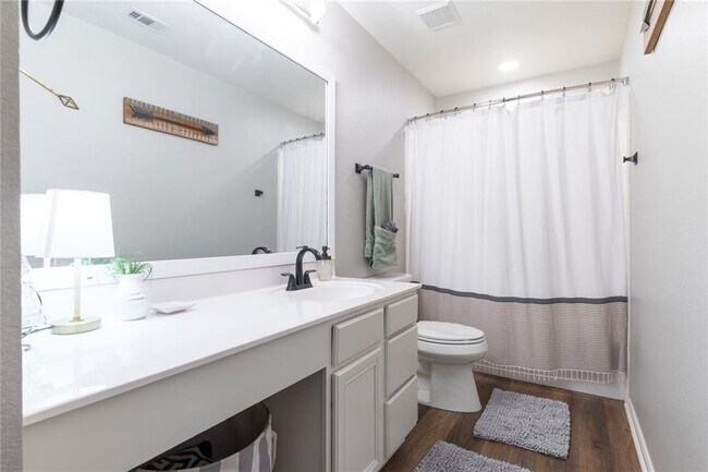 Building Photo - A Gem in Georgetown MOVE IN SPECIAL $1000.00 Deposit With Approved Credit