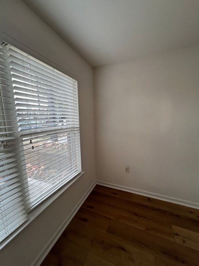 Building Photo - 16-1611 Summers