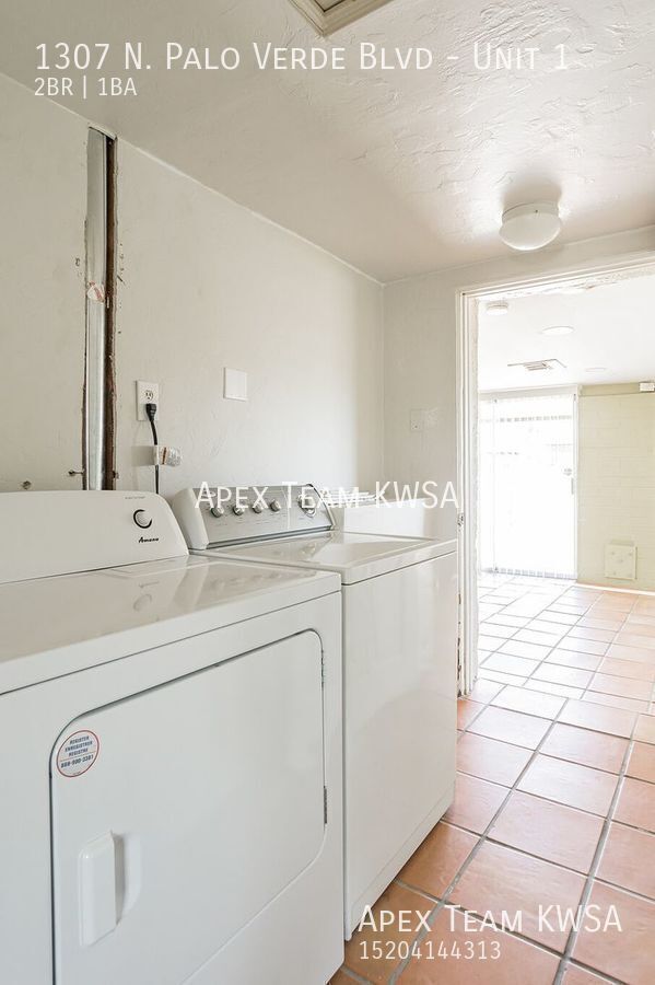 Building Photo - $1125- Lovely 2 Bed / 1 Bath Unit Availabl...