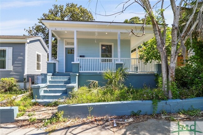 Building Photo - 826 W Victory Dr