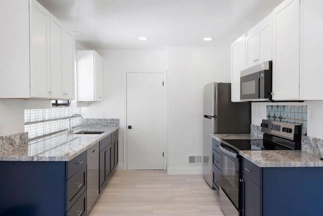 Building Photo - 640/642 West 1st Street