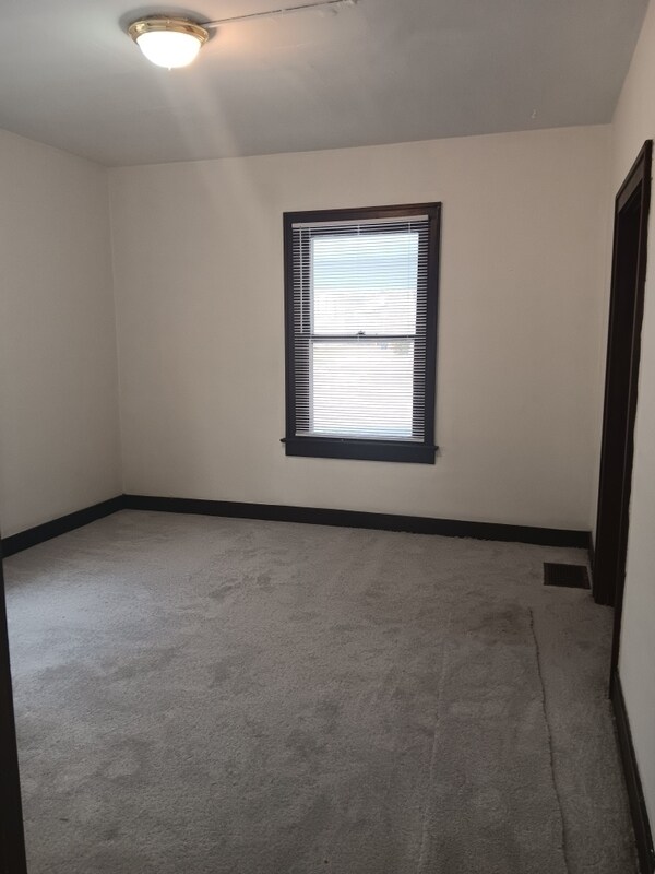 Building Photo - 414 S 10th St