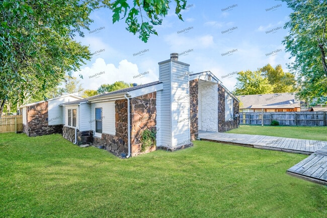 Building Photo - 13808 E 32nd Pl