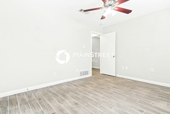 Building Photo - 3 Bedroom Pet-Friendly Home in Watauga, TX with Main Street Renewal