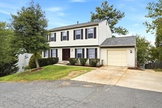 Building Photo - 7705 Seans Terrace