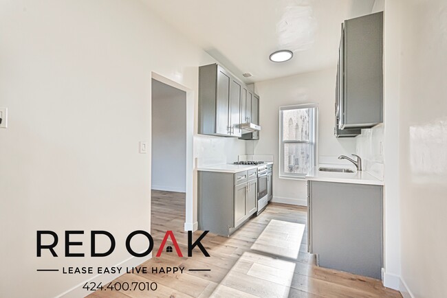 Building Photo - 974 1/2 Gramercy Pl-405