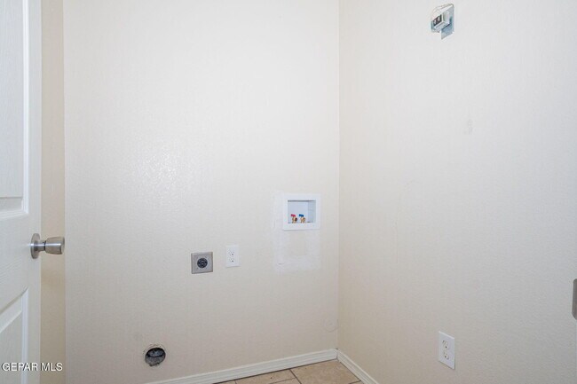 Building Photo - 5030 Fairbanks Dr