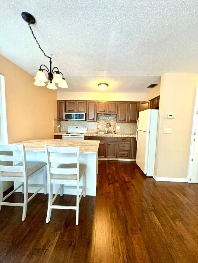 Building Photo - Beautifully Updated Condo in a Gated Activ...