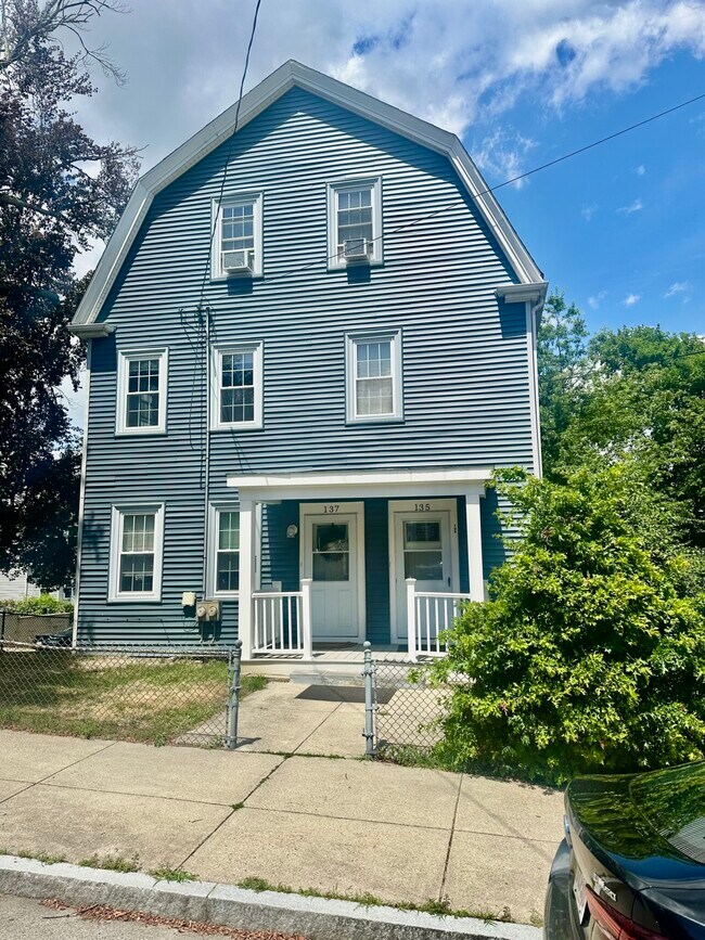 Building Photo - 135-137 Nonantum Unit 1