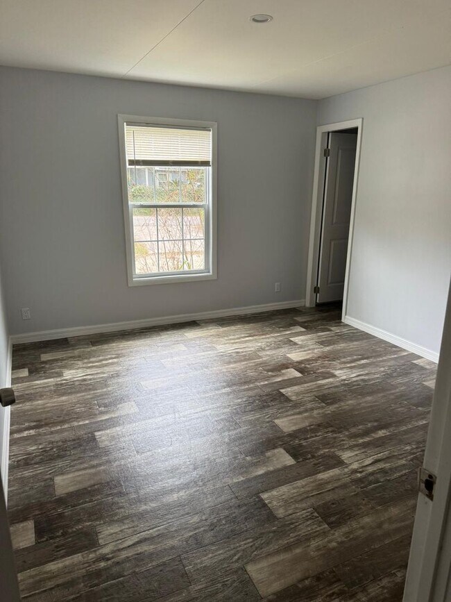 Building Photo - 3/2 Brooksville Available Now ! Apply for FREE This Holiday Season!