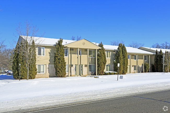 Building Photo - Bree Manor